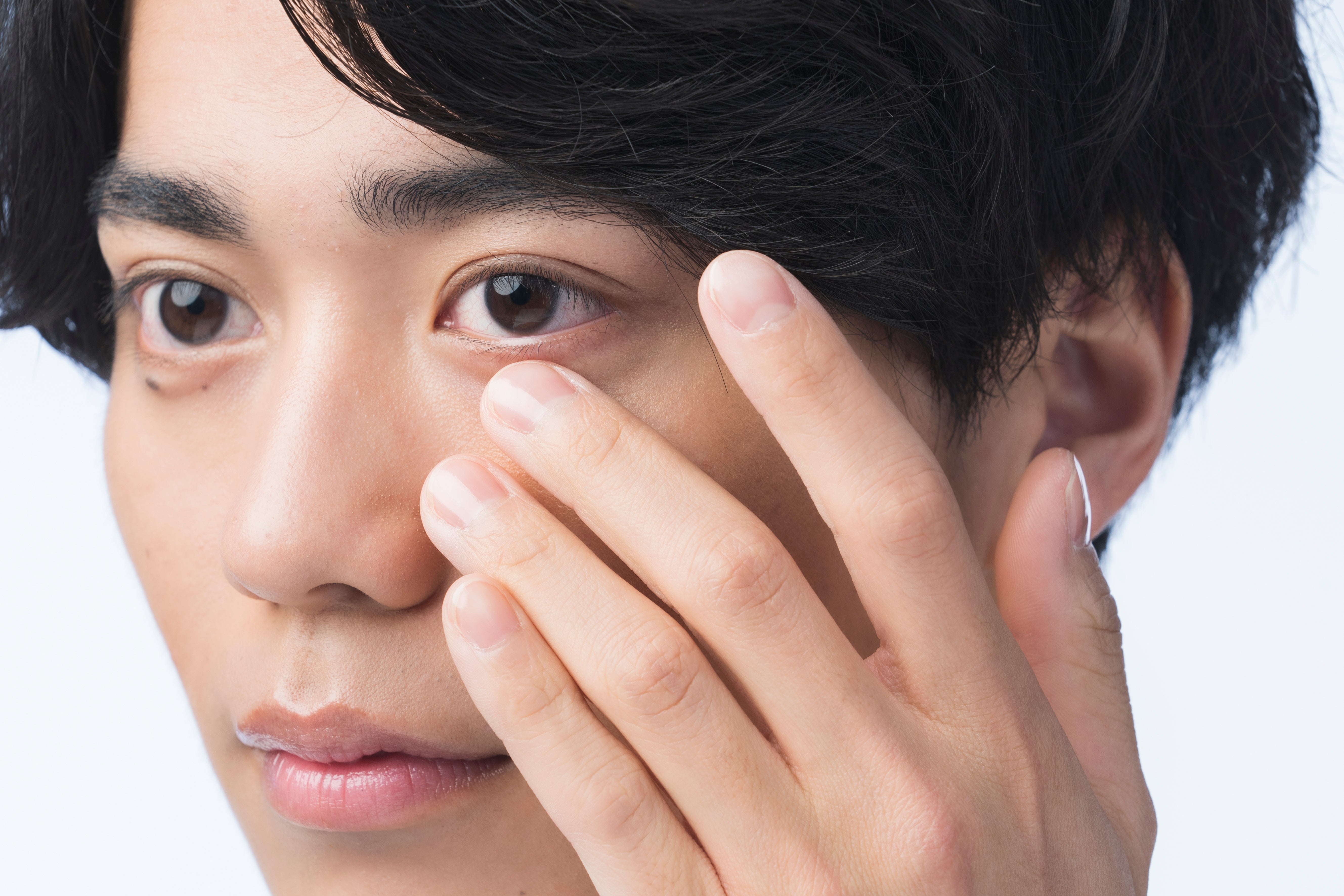 『男も肌を整える時代』の最前線へ。男性向けメイクのスペシャリストが語る、その必要性と可能性